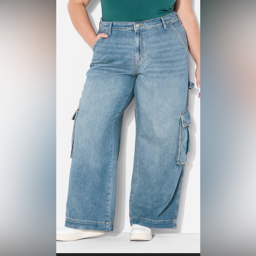 Women's Plus Size 28 Mid-Rise Blue Cargo Jeans